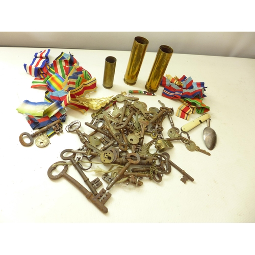 321 - THREE BRASS SHELL CASES, HEIGHTS 7CM TO 11CM, MEDAL RIBBONS, KEYS ETC