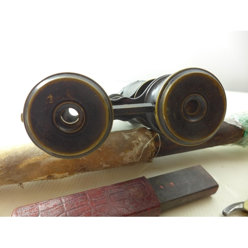 322 - AN AFRICAN KNOB KERRIE WITH BEADWORK DECORATION, LENGTH 80CM, PAIR OF BINOCULARS ETC