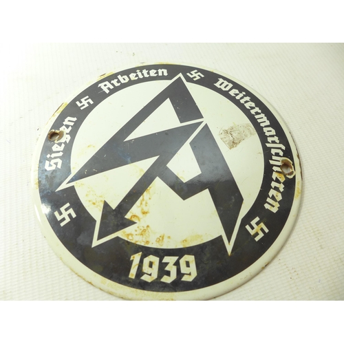 325 - A GERMAN SIGN DATED 1939, 15CM DIAMETER