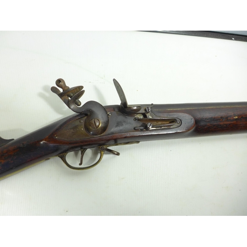 343 - A FLINTLOCK MUSKET, 98CM BARREL, WOODEN STOCK WITH BRASS MOUNTS, LENGTH 141CM