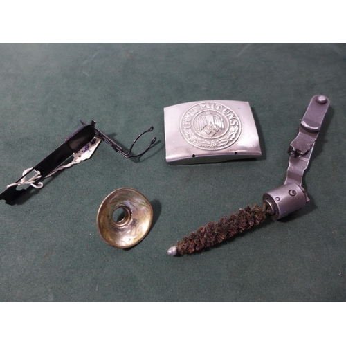 351 - A GERMAN BELT BUCKLE WITH EAGLE & SWASTIKA DECORATIION, ENERGA GRENADE SIGHT AND A GUN CLEANING TOOL