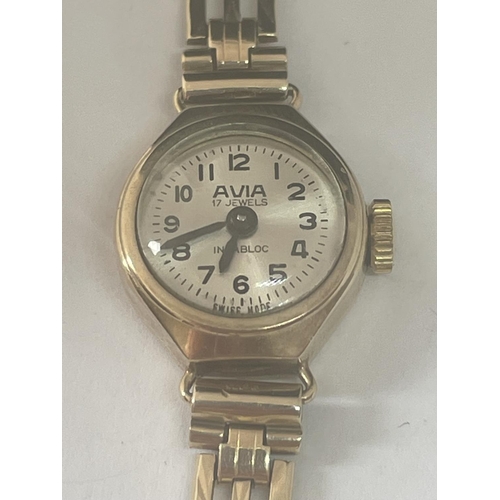 510 - A LADIES 9CT GOLD 17 JEWEL INCABLOC AVIA SWISS MADE WATCH ON A 9CT GOLD GATE BRACELET STRAP