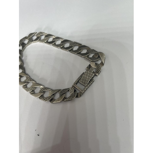 515 - A MARKED SILVER HEAVY CURB LINK BRACELET