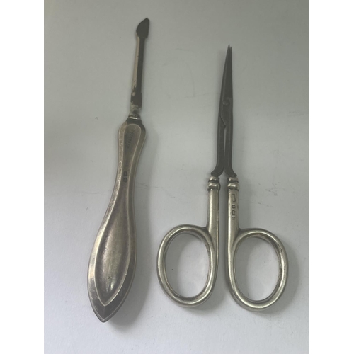 552 - A HALLMARKED BIRMINGHAM SILVER HANDLED LADIES MANICURE SET