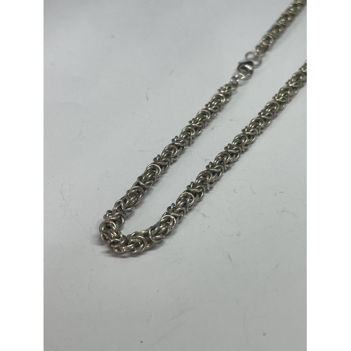 560 - A MARKED SILVER ORNATE NECKLACE