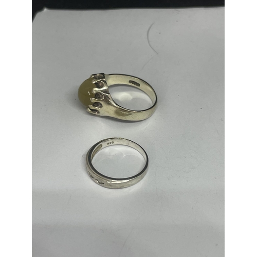 562 - FIVE MARKED SILVER RINGS