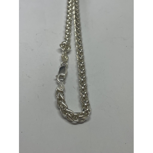 581 - A MARKED SILVER NECKLACE