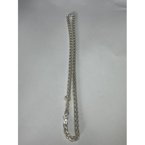 581 - A MARKED SILVER NECKLACE