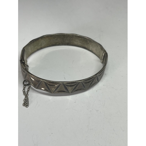 593 - TWO MARKED SILVER ITEMS TO INCLUDE A NECKLACE AND BANGLE