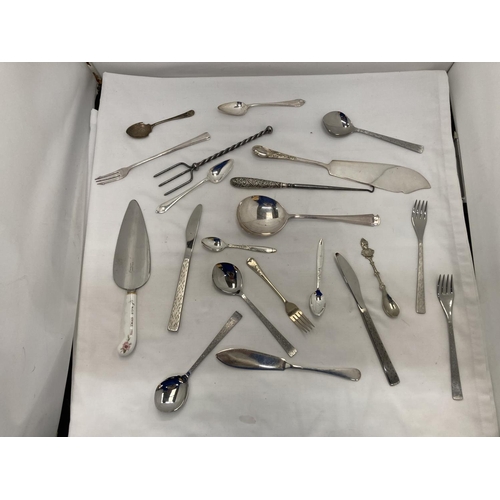 124 - A BOX OF CUTLERY TO INCLUDE A N.G.F. STOKE 1986 CAKE KNIFE, TEASPOONS, KNIVES, FORKS, LARGE SERVING ... 