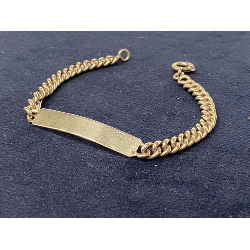 554 - A SILVER ID BRACELET ON A CURB LINK CHAIN