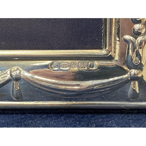 556 - A BOXED HALLMARKED SHEFFIELD SILVER PHOTO FRAME