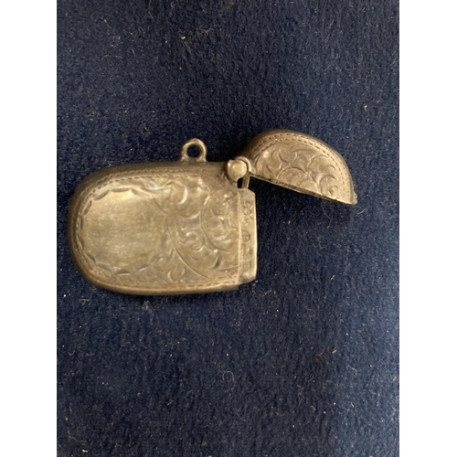 629 - A HALLMARKED BIRMINGHAM SILVER VESTA CASE