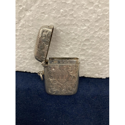 630 - A HALLMARKED BIRMINGHAM SILVER VESTA CASE