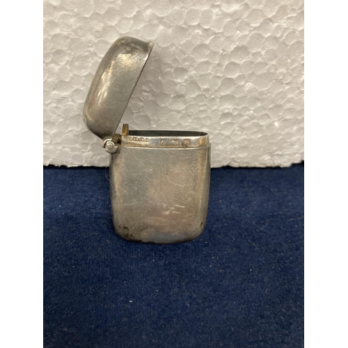 631 - A HALLMARKED BIRMINGHAM SILVER VESTA CASE