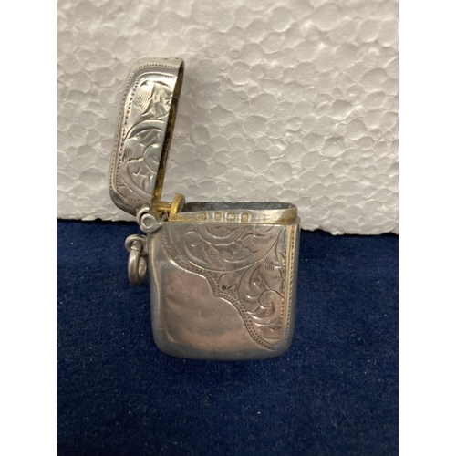 632 - A HALLMARKED BIRMINGHAM SILVER VESTA CASE