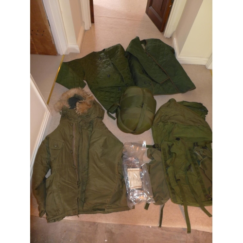 370 - MILITARY/SHOOTING/FISHING EQUIPMENT, TO INCLUDE BERGEN BACKPACK, COMPRESSION BAG, PARKER COAT, QUILT... 