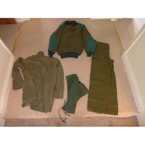 373 - A LARGE COLLECTION OF MILITARY/SHOOTING/FISHING CLOTHING TO INCLUDE WATERPROOF JACKET, TROUSERS, COA... 