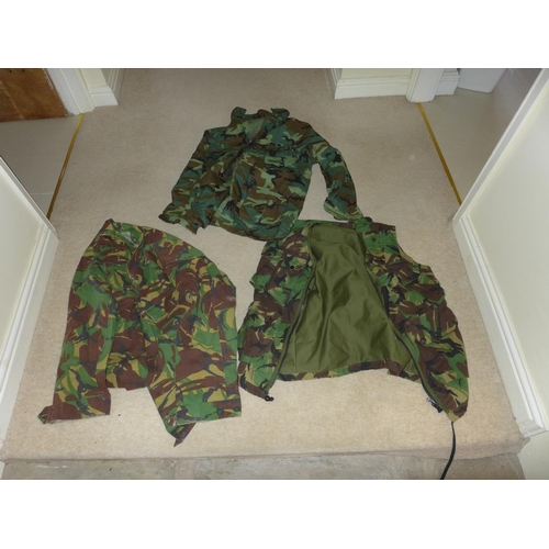 387 - A COLLECTION OF MILITARY/SHOOTING/FISHING CAMOUFLAGE UNIFORMS AND A MILITARY RUCKSACK