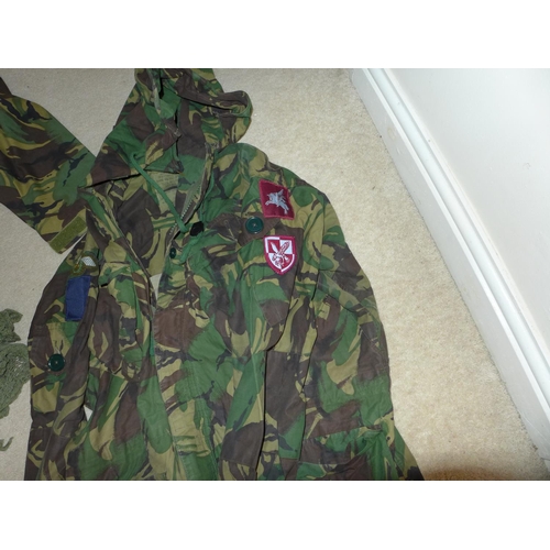 388 - A MILITARY COAT WITH PEGASUS PARA BADGE, PARACHUTE SHOULDER TAB AND AN ALL IN ONE SUIT (2)