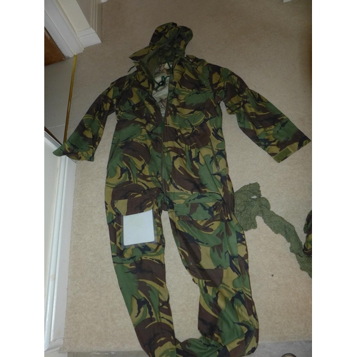 388 - A MILITARY COAT WITH PEGASUS PARA BADGE, PARACHUTE SHOULDER TAB AND AN ALL IN ONE SUIT (2)