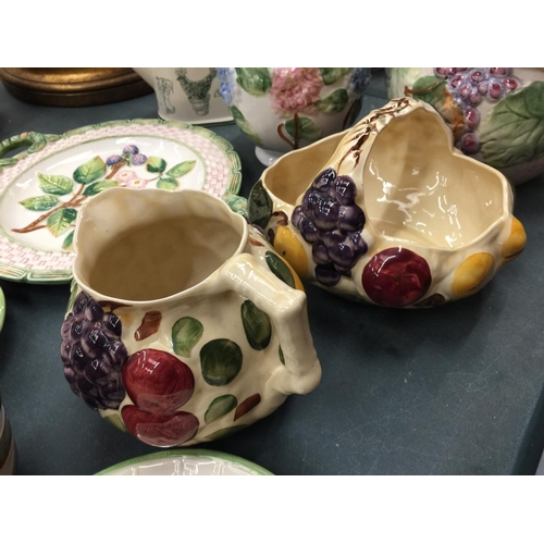 61 - A QUANTITY OF FLORAL CERAMICS TO INCLUDE ITALIAN PLANTERS, PLATES, A CERAMIC WATERING CAN, ETC