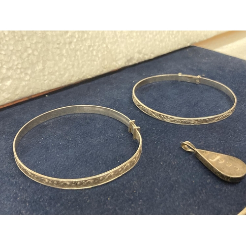 638 - SEVEN ITEMS OF SILVER TO INCLUDE TWO SILVER ID BRACELETS, A SILVER RING, TWO SILVER PENDANTS AND TWO... 