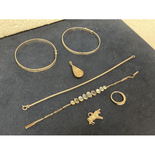 638 - SEVEN ITEMS OF SILVER TO INCLUDE TWO SILVER ID BRACELETS, A SILVER RING, TWO SILVER PENDANTS AND TWO... 