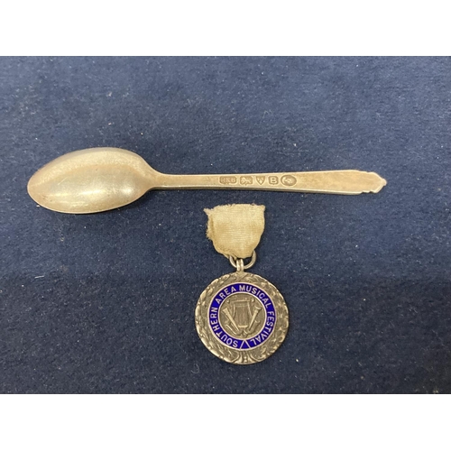 639 - TWO HALLMARKED SILVER ITEMS TO INCLUDE A SILVER MUSIC MEDAL AND A HALLMARKED SILVER SPOON WEIGHT 28G