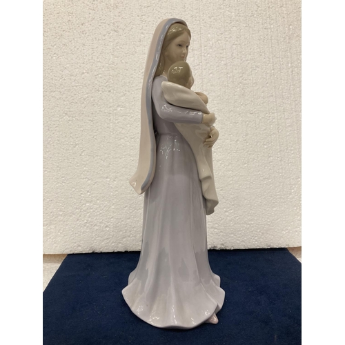 704 - A LEONARDO COLLECTION FIGURINE OF A NUN WITH CHILD - 27 CM