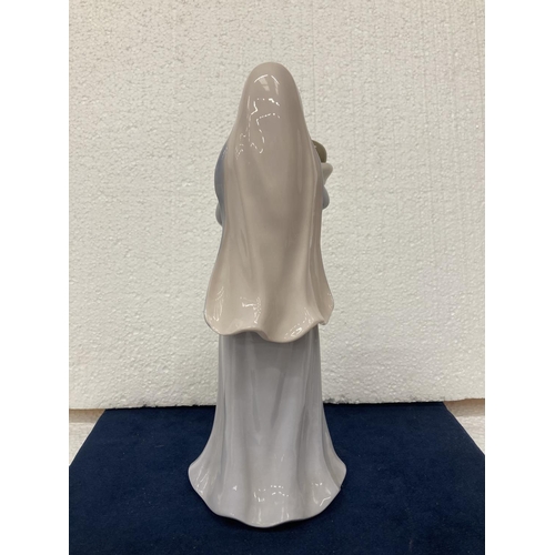 704 - A LEONARDO COLLECTION FIGURINE OF A NUN WITH CHILD - 27 CM