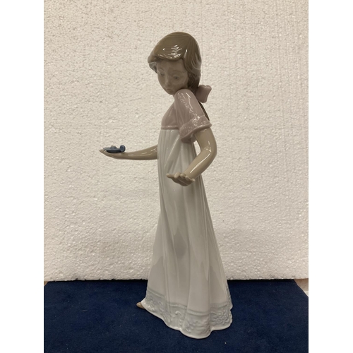 705 - A NAO BY LLADRO LADY WITH CANDLE FIGURINE (CANDLE MISSING) - TO LIGHT THE WAY - 26 CM