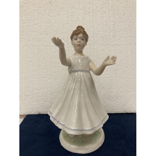 707 - A ROYAL WORCESTER FIGURE 'I HOPE' LIMITED EDITION 951/5000 HEIGHT 22CM