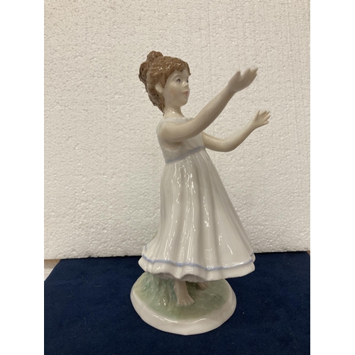 707 - A ROYAL WORCESTER FIGURE 'I HOPE' LIMITED EDITION 951/5000 HEIGHT 22CM