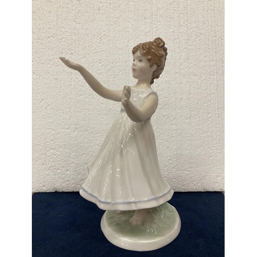 707 - A ROYAL WORCESTER FIGURE 'I HOPE' LIMITED EDITION 951/5000 HEIGHT 22CM