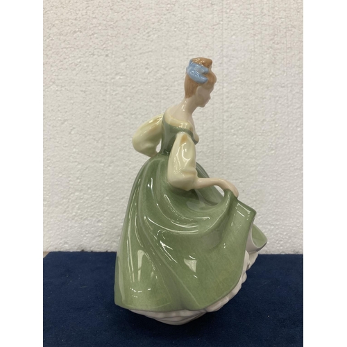 711 - A ROYAL DOULTON FIGURE 'FAIR LADY' HN 2193 HEIGHT 20CM MODELLED BY PEGGY DAVIS