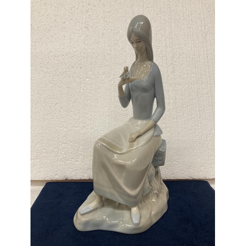 724 - A MIQUEL REQUENA LLADRO STYLE PORCELAIN FIGURINE OF A SITTING GIRL WITH A BIRD IN HER HAND - 28CM IN... 