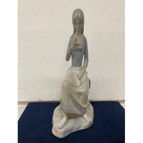 724 - A MIQUEL REQUENA LLADRO STYLE PORCELAIN FIGURINE OF A SITTING GIRL WITH A BIRD IN HER HAND - 28CM IN... 