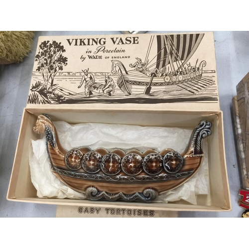 85 - A VINTAGE WADE 'VIKING VASE' AND BABY TORTOISES BOTH IN ORIGINAL BOXES