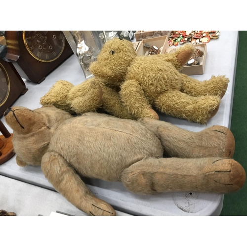 88 - A 1930'S TEDDY BEAR WITH HUMP BACK PLUS TWO VINTAGE RENAULT TEDDY BEARS