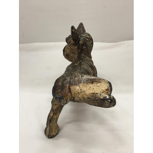 90 - A CAST FIGURE OF A DOG COCKING ITS LEG DOORSTOP HEIGHT 16CM, LENGTH 17CM