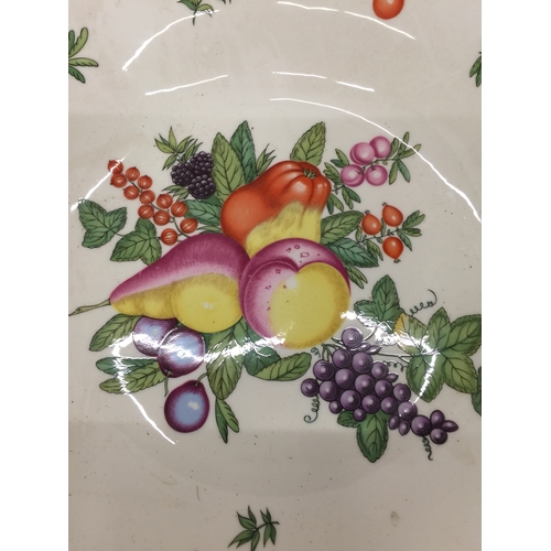 115 - A WORCESTER HERITAGE COLLECTION 2018 LARGE BOWL WITH FRUIT DECORATION, FLUTED EDGE, GILT SWAGS, ETC ... 