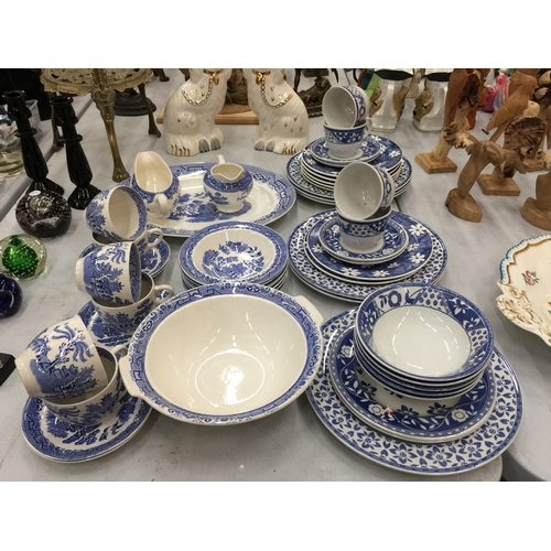 117 - A QUANTITY OF EMPIRE 'OLD WILLOW' PATTERN TO INCLUDE CUPS, SAUCERS, BOWLS, SERVING PLATE SAUCE JUGS,... 