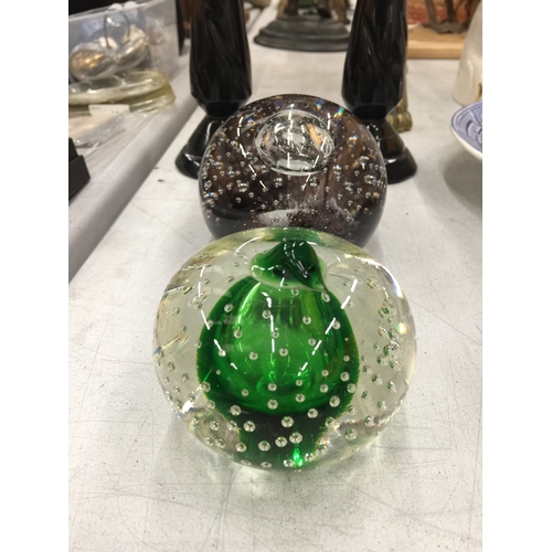 119 - THREE GLASS PAPERWEIGHTS, ONE LIMITED EDITION 566/1500 SIGNED PLUS A PAIR OF BLACK CANDLESTICKS HEIG... 