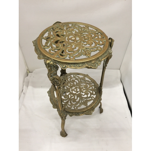 120 - A HEAVY BRASS PAN STAND WITH TWO SHELVES HEIGHT 44CM