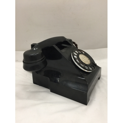 139 - A VINTAGE BLACK BAKELITE TELEPHONE WITH FRONT DIAL - MISSING FRONT TRAY