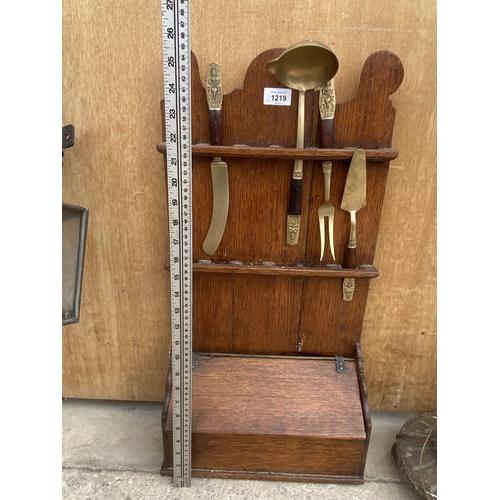 1219 - A VINTAGE WOODEN KITCHEN UTENSIL WALL MOUNTED RACK