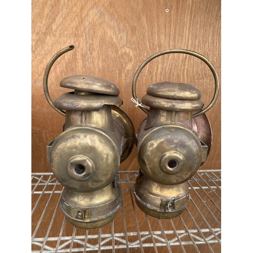 1231 - A PAIR OF VINTAGE BRASS PARAFIN LAMPS