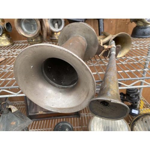 1235 - A VINTAGE 'LE COQ' HORN AND TWO BRASS HORNS