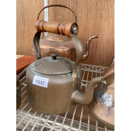 1237 - A COLLECTION OF VINTAGE COPPER ITEMS TO INCLUDE TWO KETTLES AND TWO FUNNELS